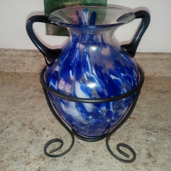 Gorgeous Vase! - Picture 4 of 6